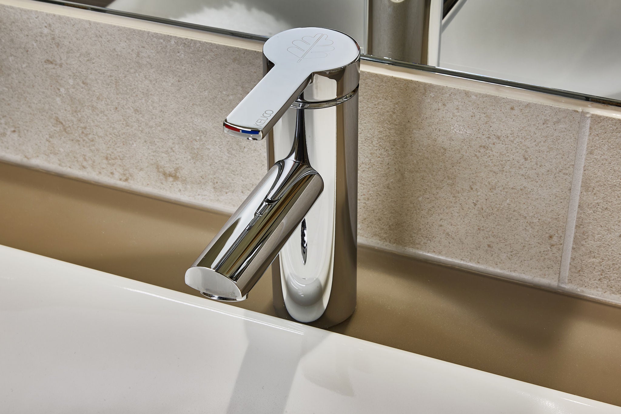 Washbasin with PLAN BLUE fitting in Waldkliniken Eisenberg