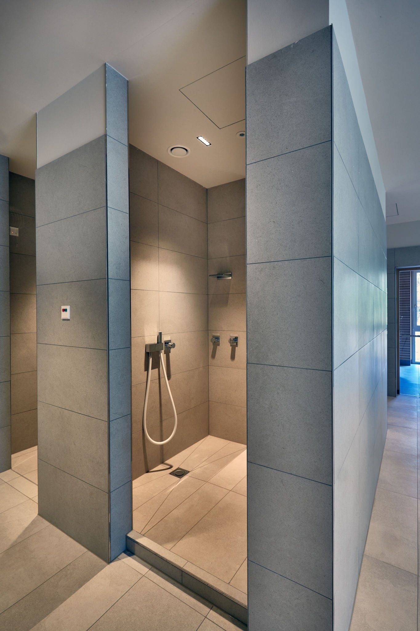 SPA area with KEUCO waterfall shower fittings and cast SPA hose in the Eisenberg rehabilitation clinic