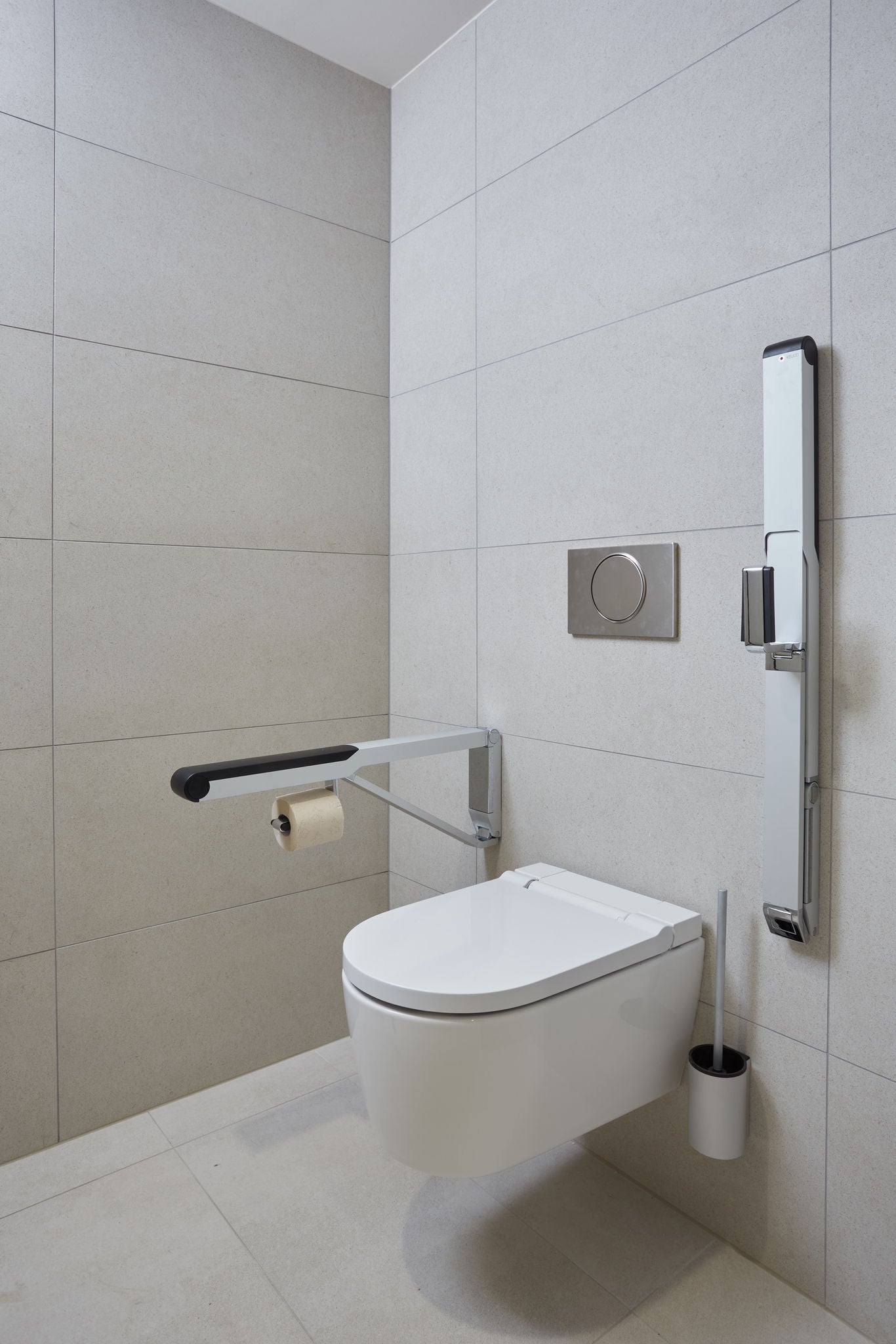 Toilet at Eisenberg Rehabilitation Clinic with PLAN accessories and AXESS drop down support rail