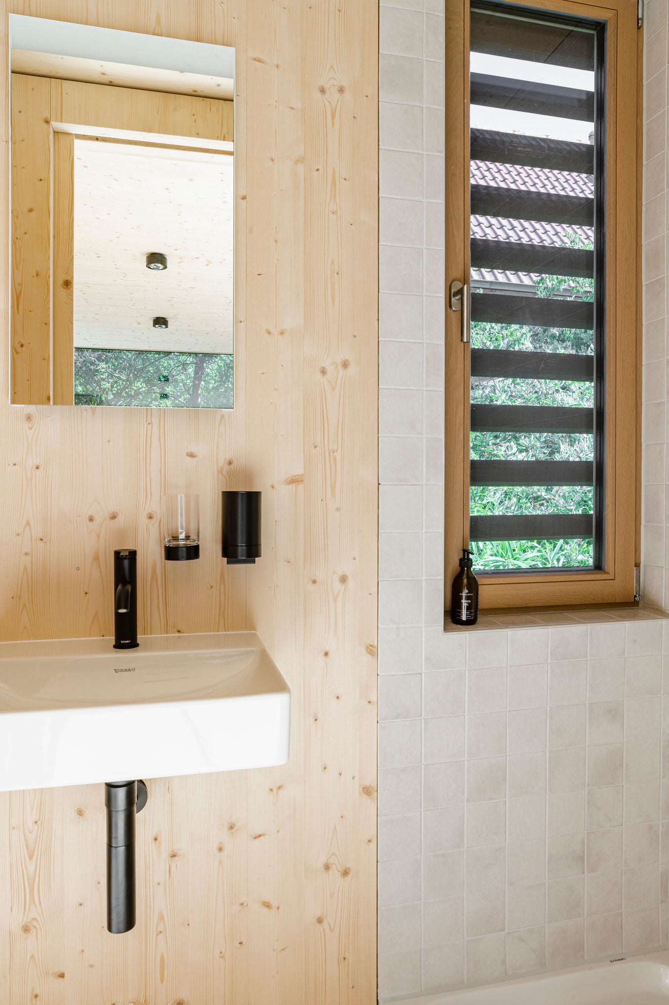 KEUCO BLACK SELECTION am Waschtisch im MIMA Minimalhaus