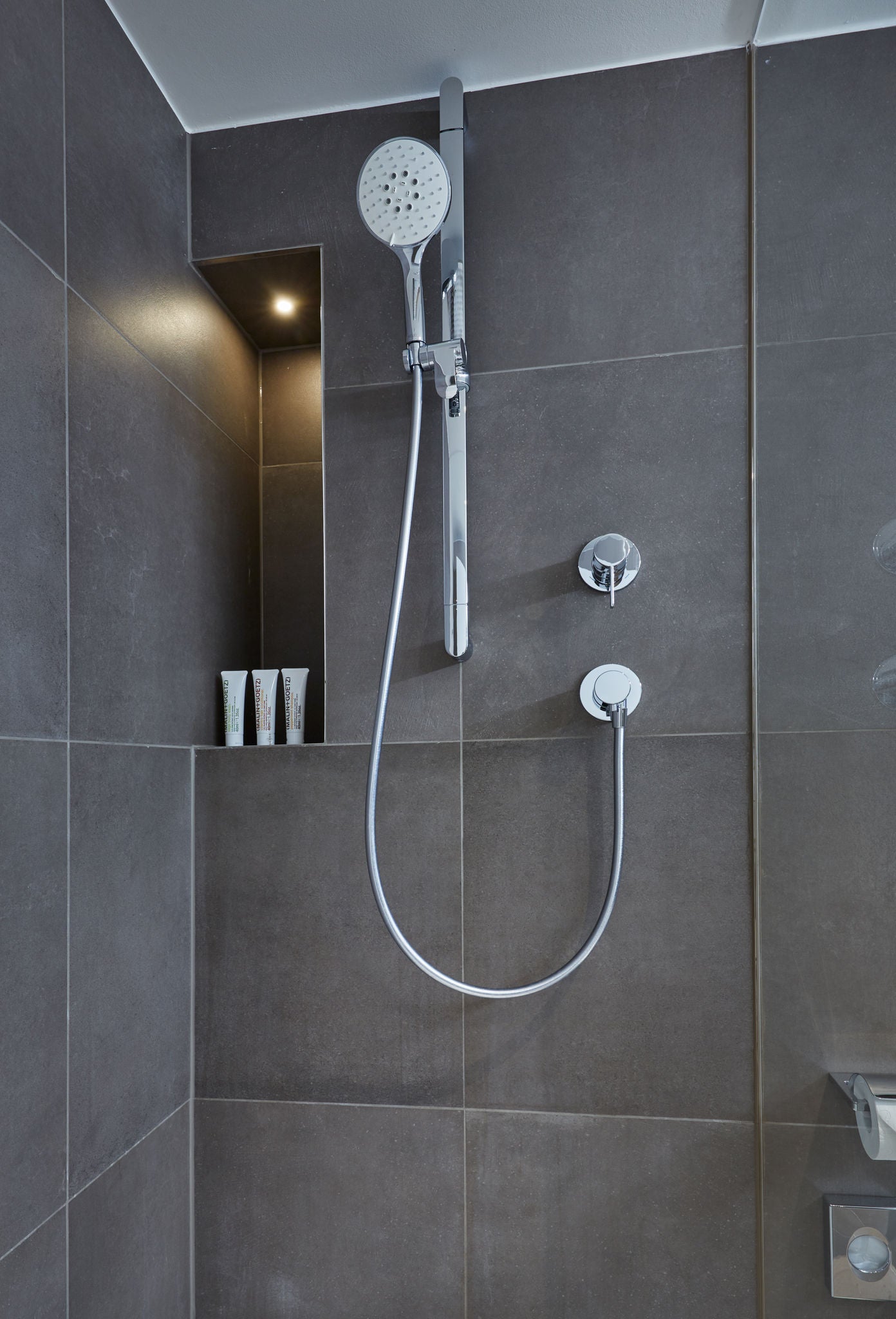 Shower with IXMO at Hotel Le Meridien