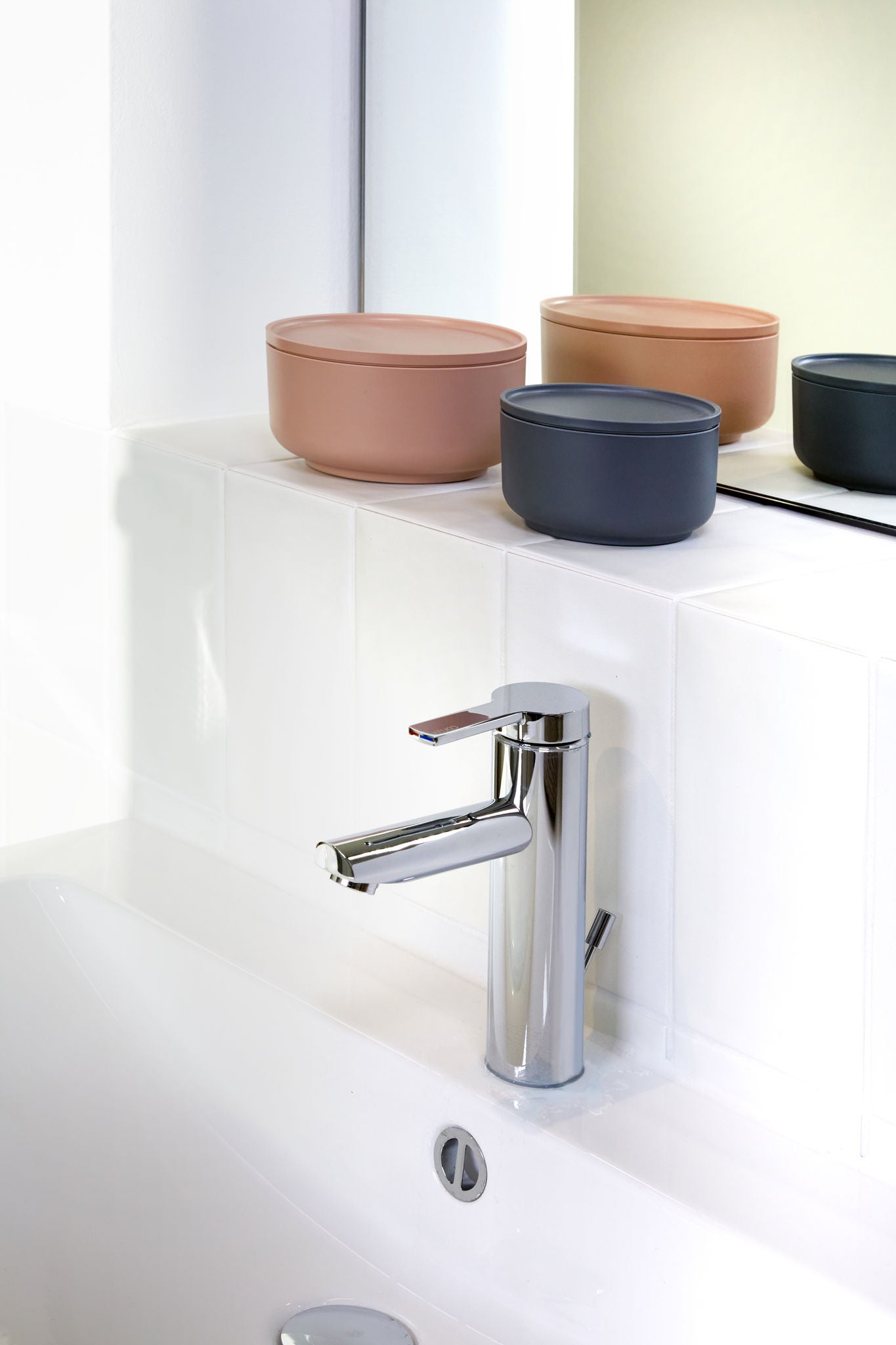 PLAN BLUE am Waschtisch im Privathaus Herrsching