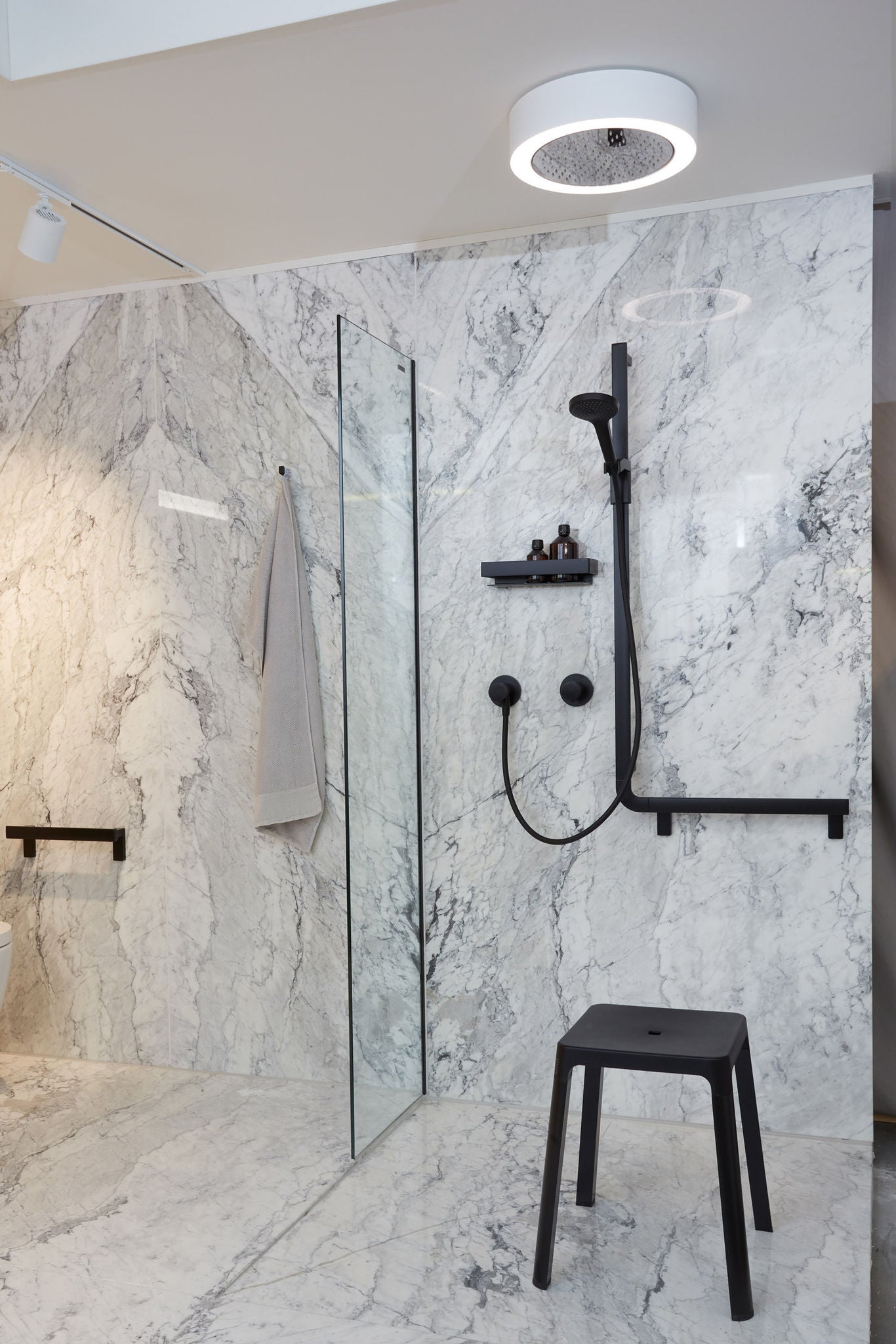 Fertiggestellte systemische Badlösung im Bereich Healthcare PKV