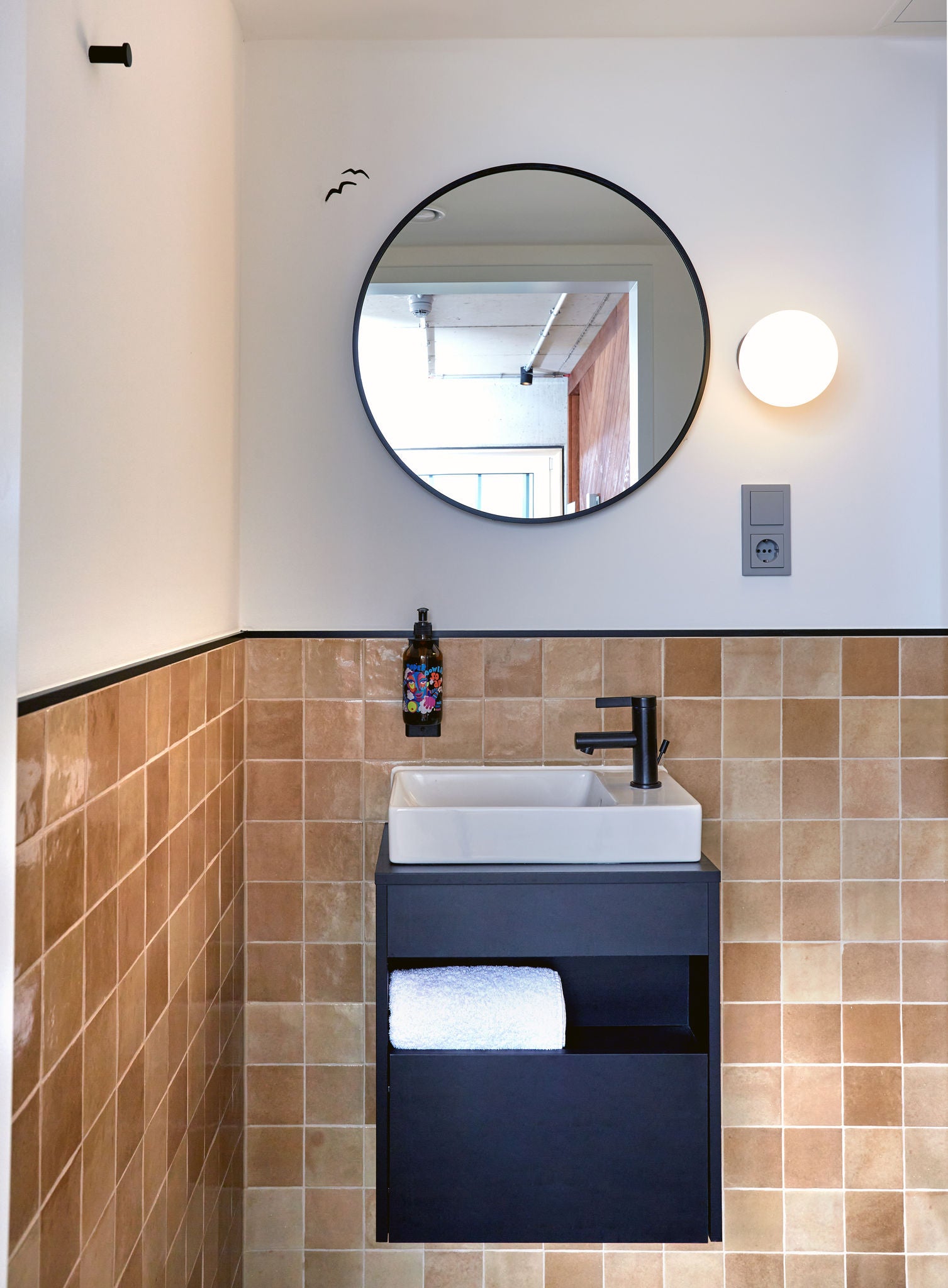 Bathroom in Villa Viva Hamburg with matt black fittings