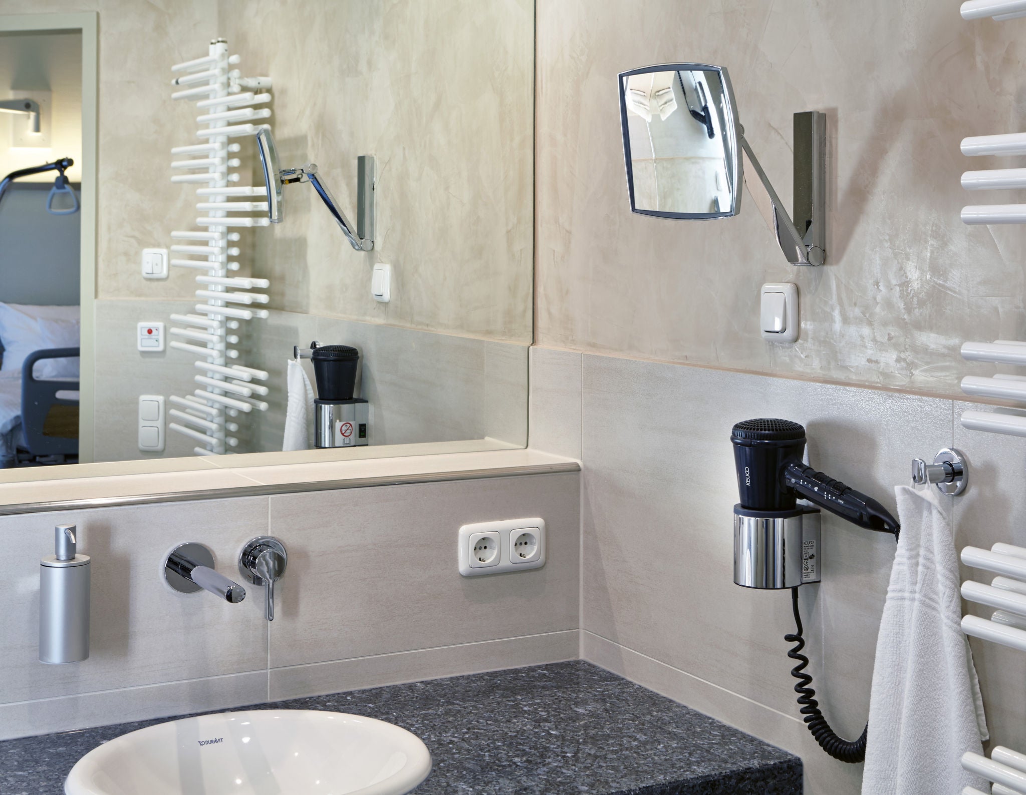 KEUCO accessories at the washbasin in the hospital in Geilenkirchen