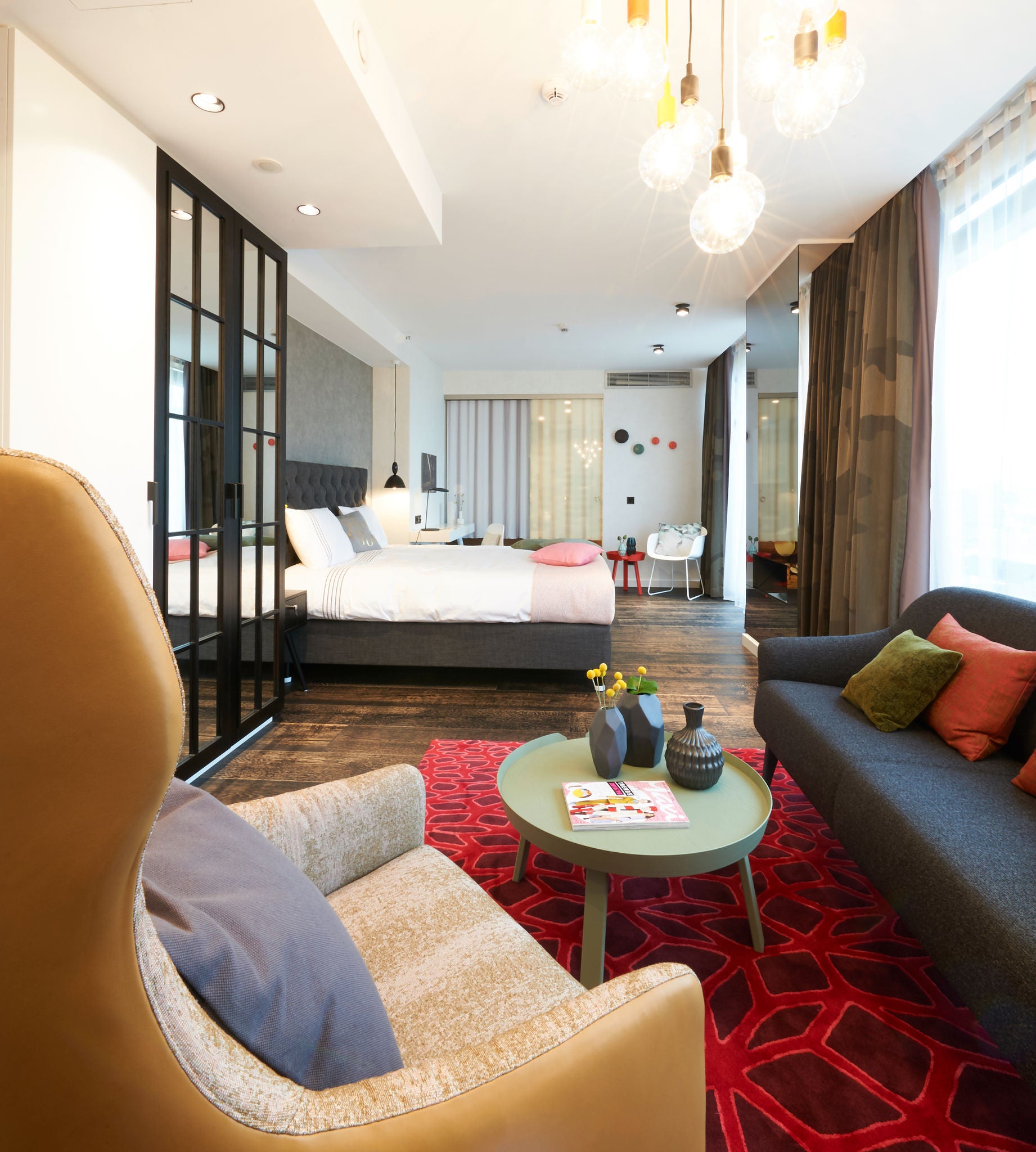 Schlaf- und Wohnbereich im Radisson Blu Hotel Koeln