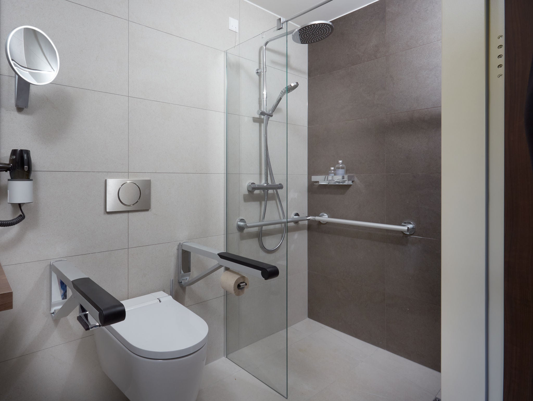 Bathroom at the Eisenberg rehabilitation clinic with fittings and accessories from KEUCO