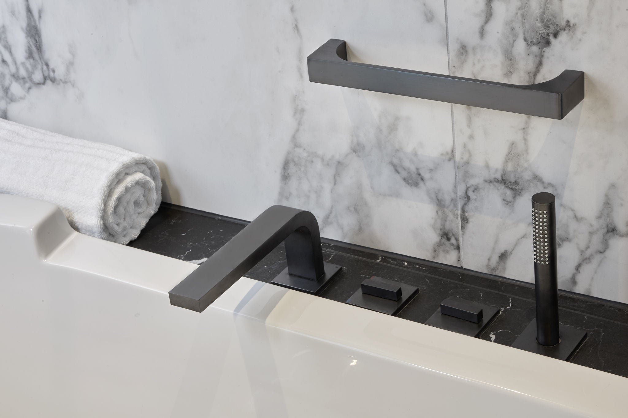 EDITION 11 black brushed bath mixer at Le Meridien Hamburg