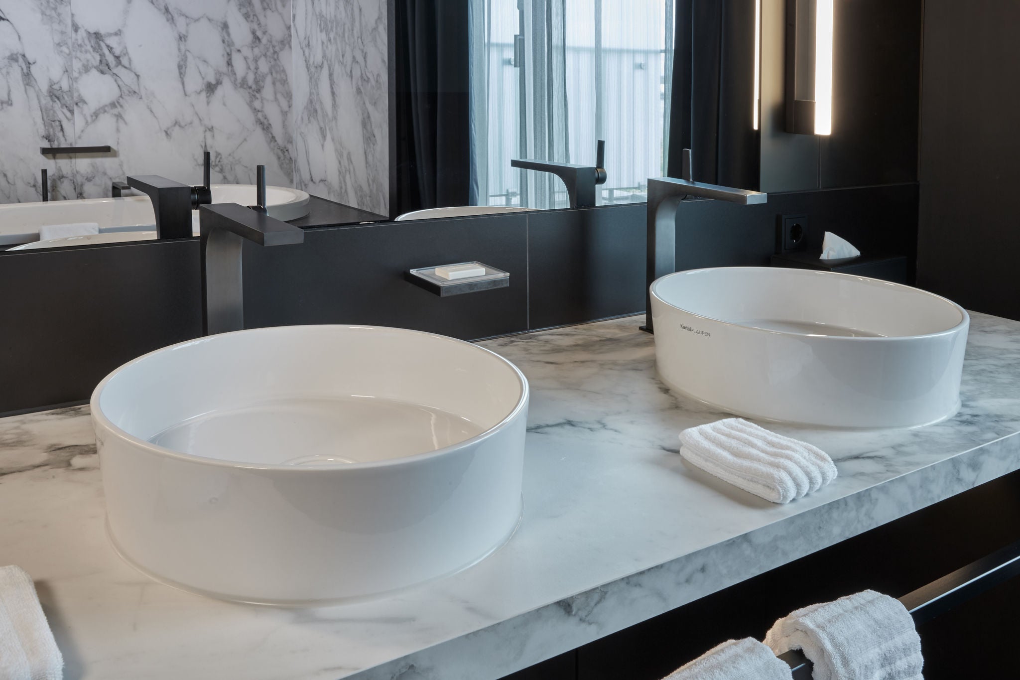 Double washbasin with EDITION 11 black brushed fitting in Le Meridien Hamburg