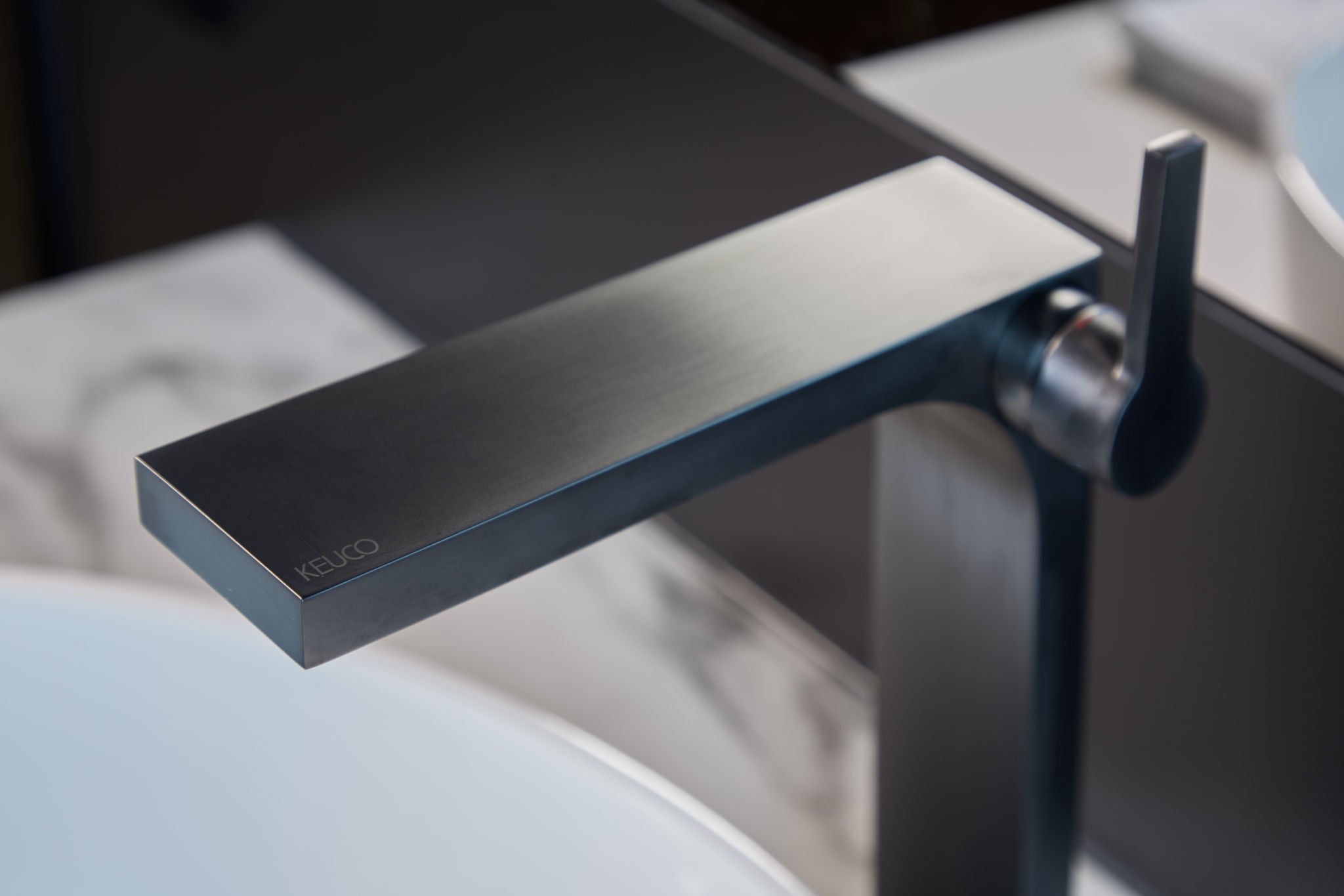 Washbasin with EDITION 11 black brushed fitting in Le Meridien Hamburg