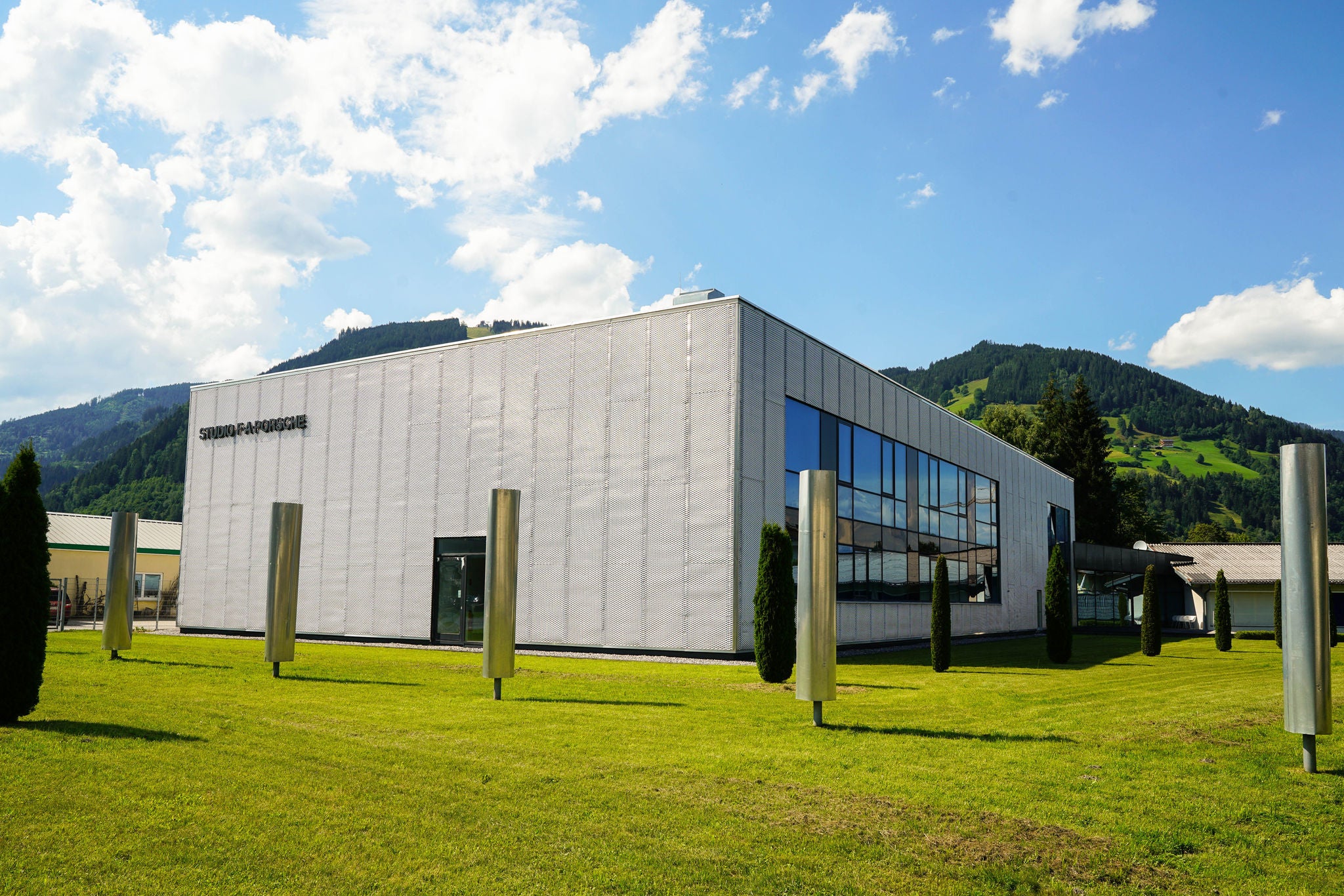 Exterior view of Studio FA Porsche building in front of Bergen