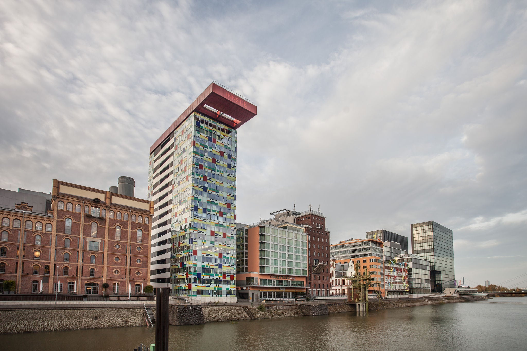 Außenansicht Innside Melia Hotel in Düsseldorf