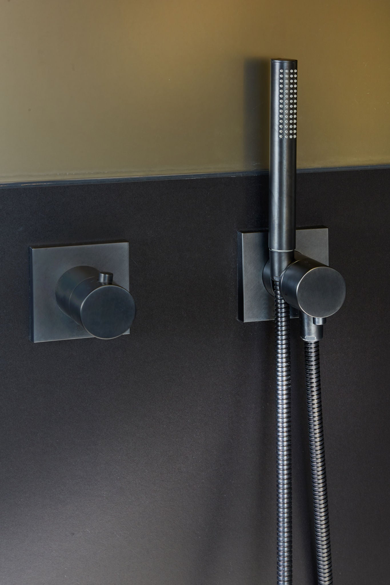 Shower with black brushed IXMO in Le Meridien Hamburg