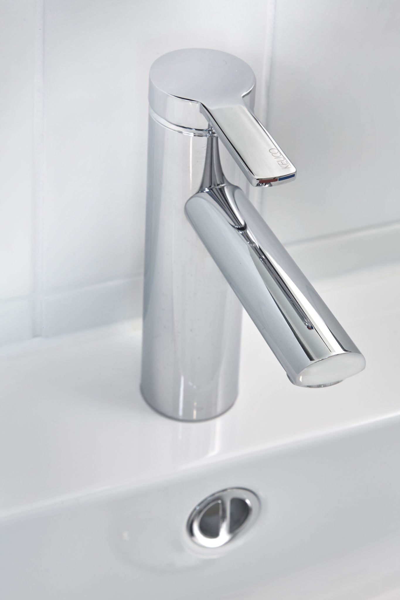 PLAN BLUE at the washbasin in the Herrsching private house