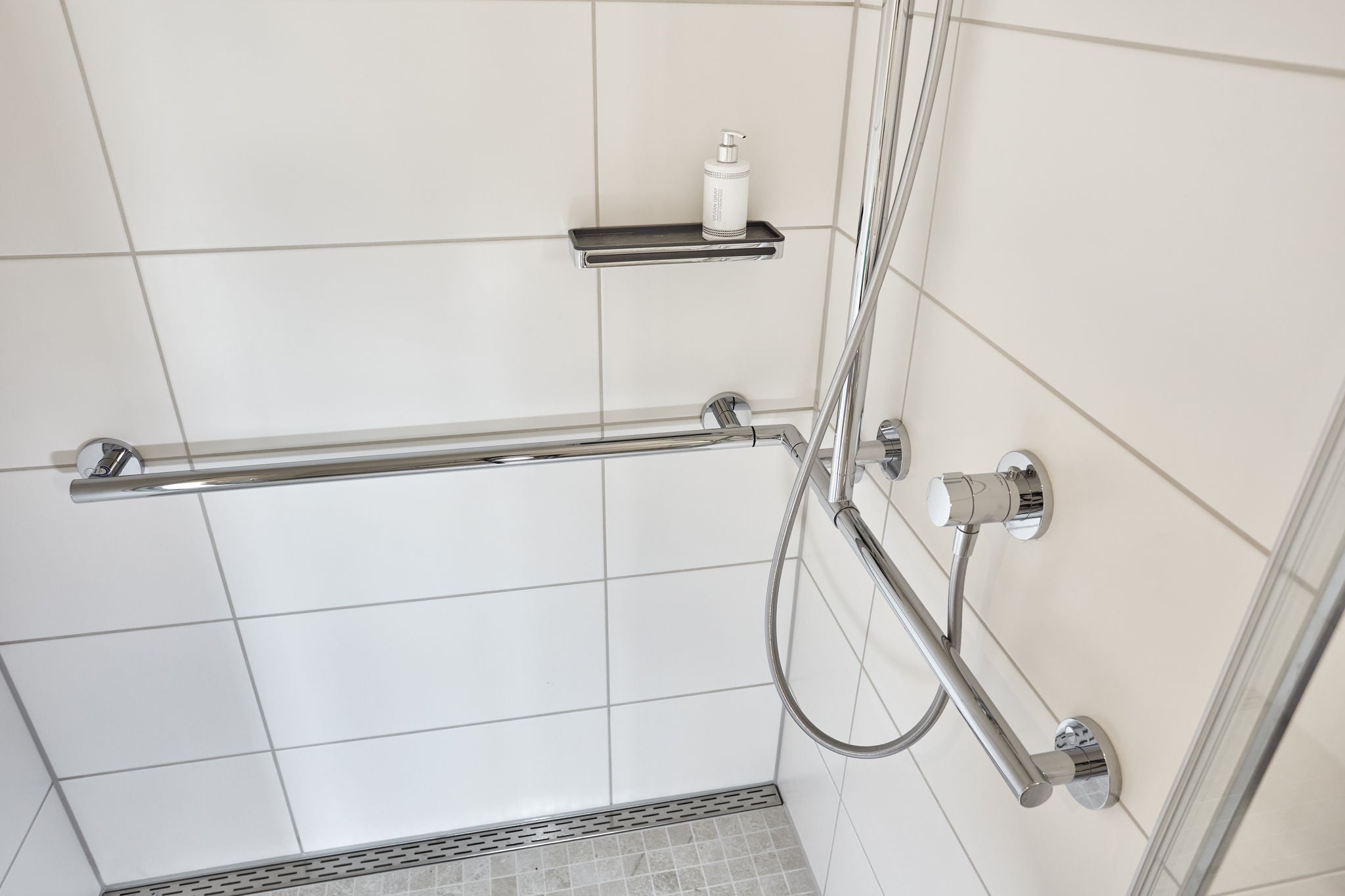 PLAN and PLAN CARE in the shower of the Düsseldorf retirement homes