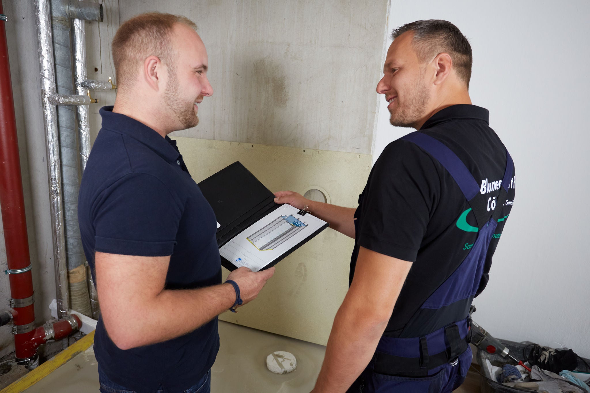 Meeting on the installation of the new bathrooms in the student residence