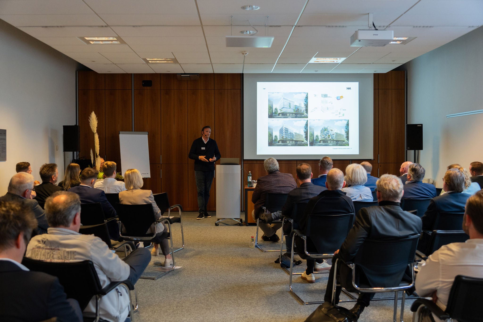 Vortagende der Veranstaltung Modulares Bauen