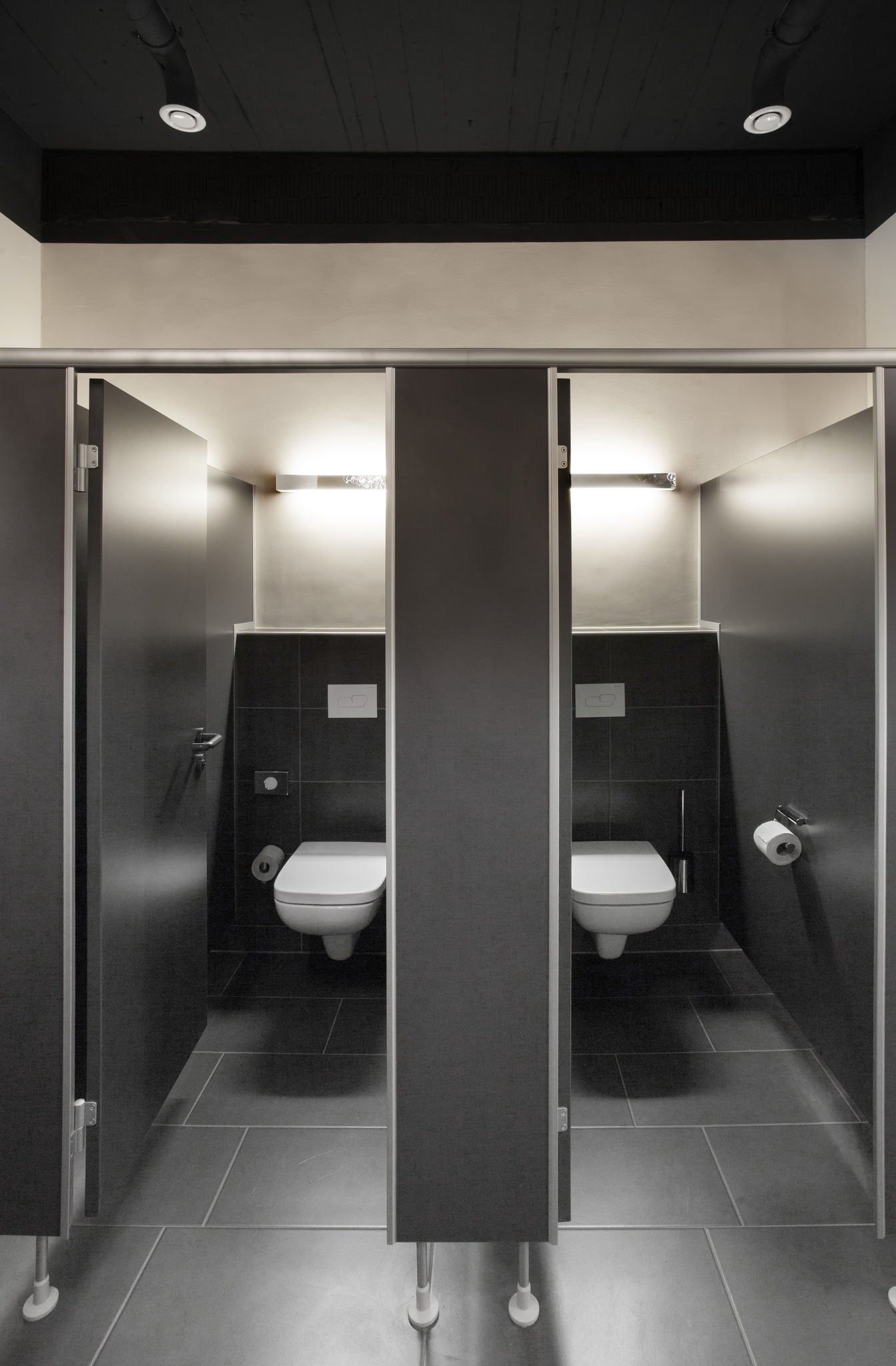 Toiletten-Kabinen im Zwanzig Zehn