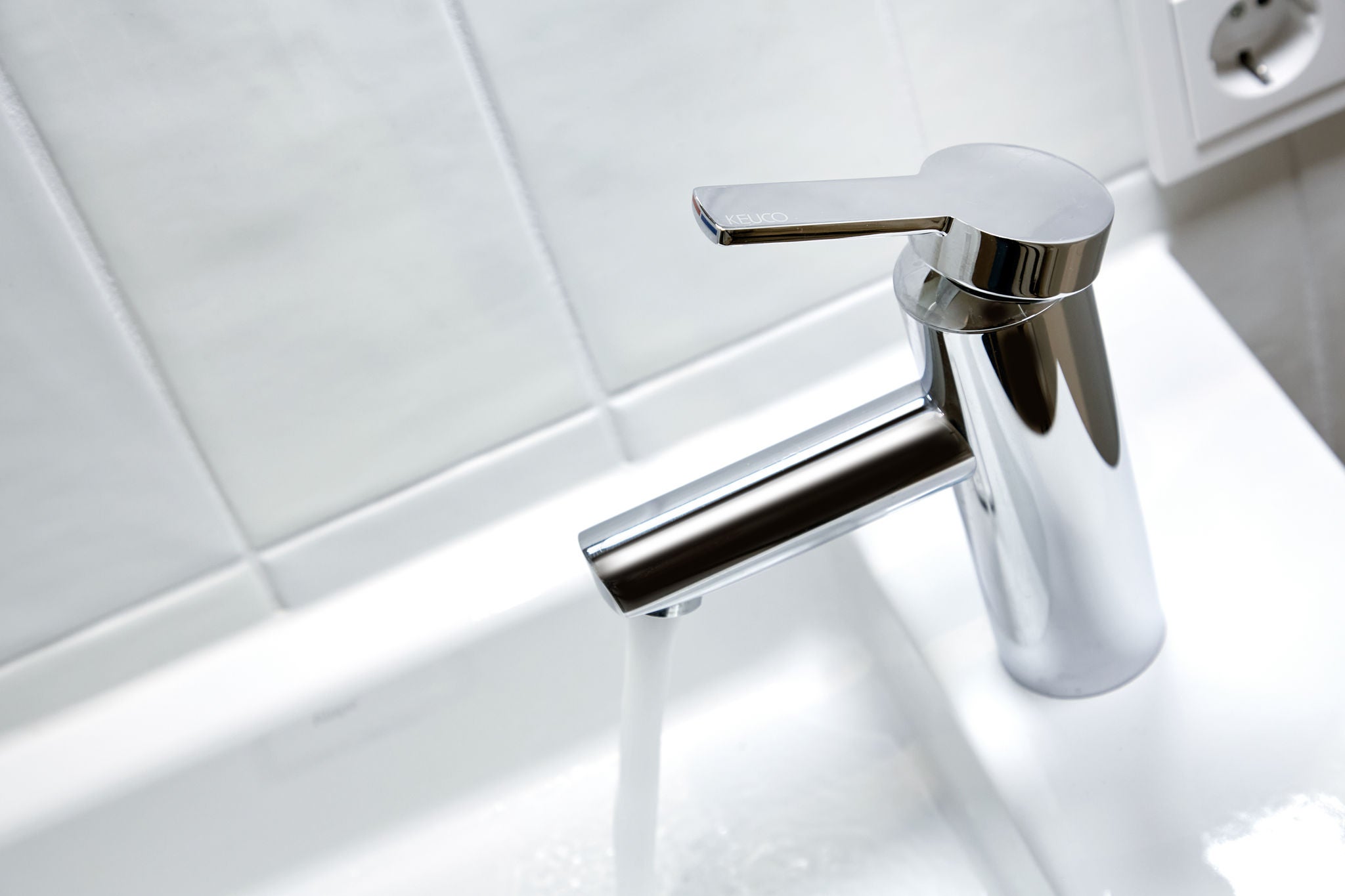 PLAN BLUE at the washbasin in the Herrsching private house