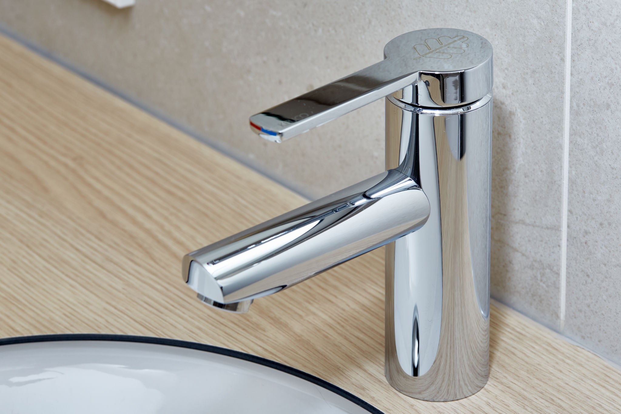 Washbasin with PLAN BLUE single lever basin mixer in chrome in Eisenberg rehabilitation clinic