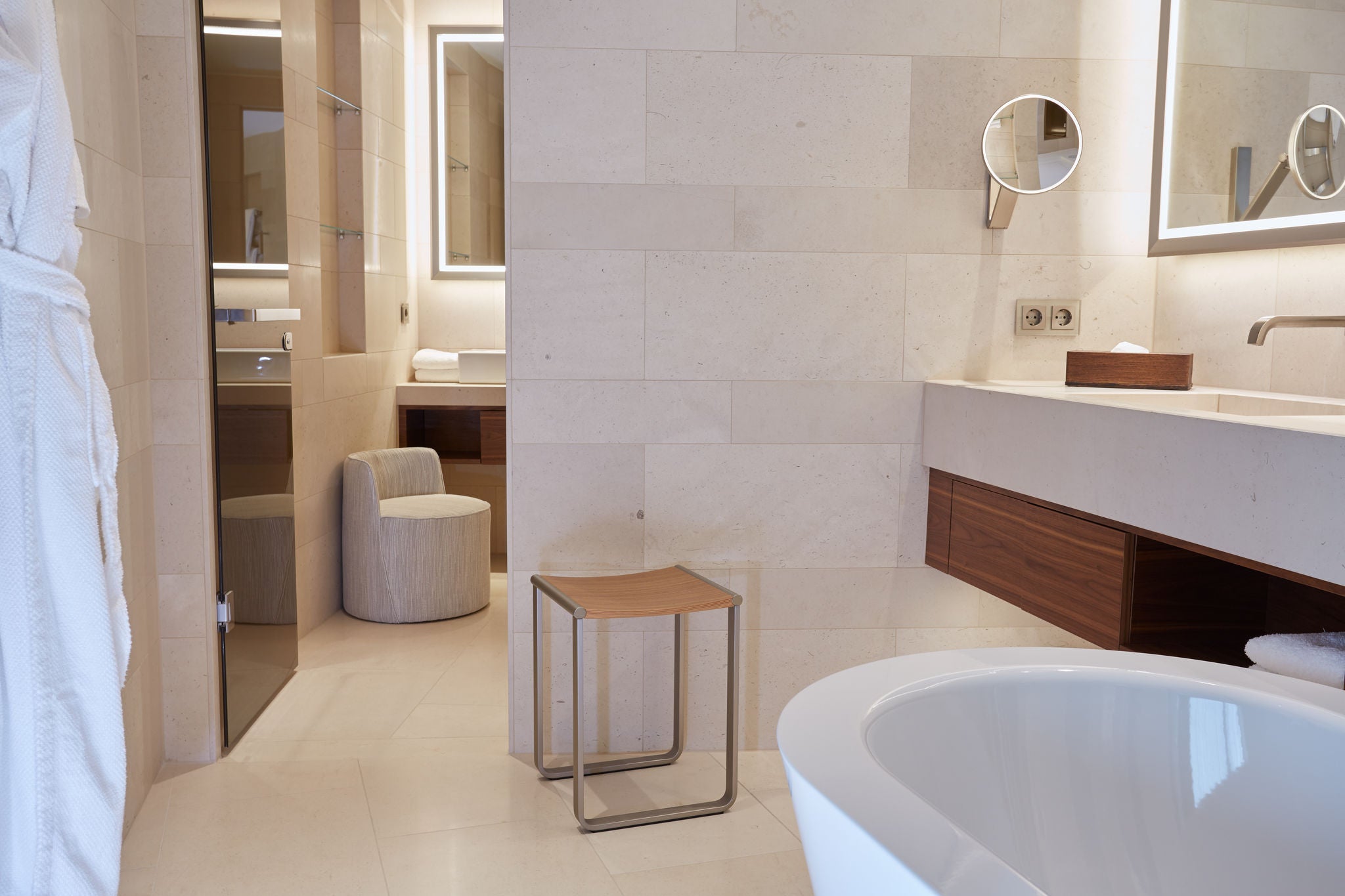 Washbasin with iLook_move and PLAN bathroom stool at The Fontenay Hotel