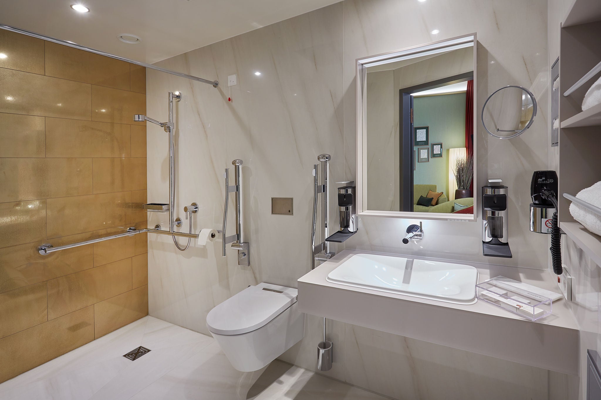 Dusche, WC und Waschtisch mit PLAN-Produkten in den Waldkliniken Eisenberg