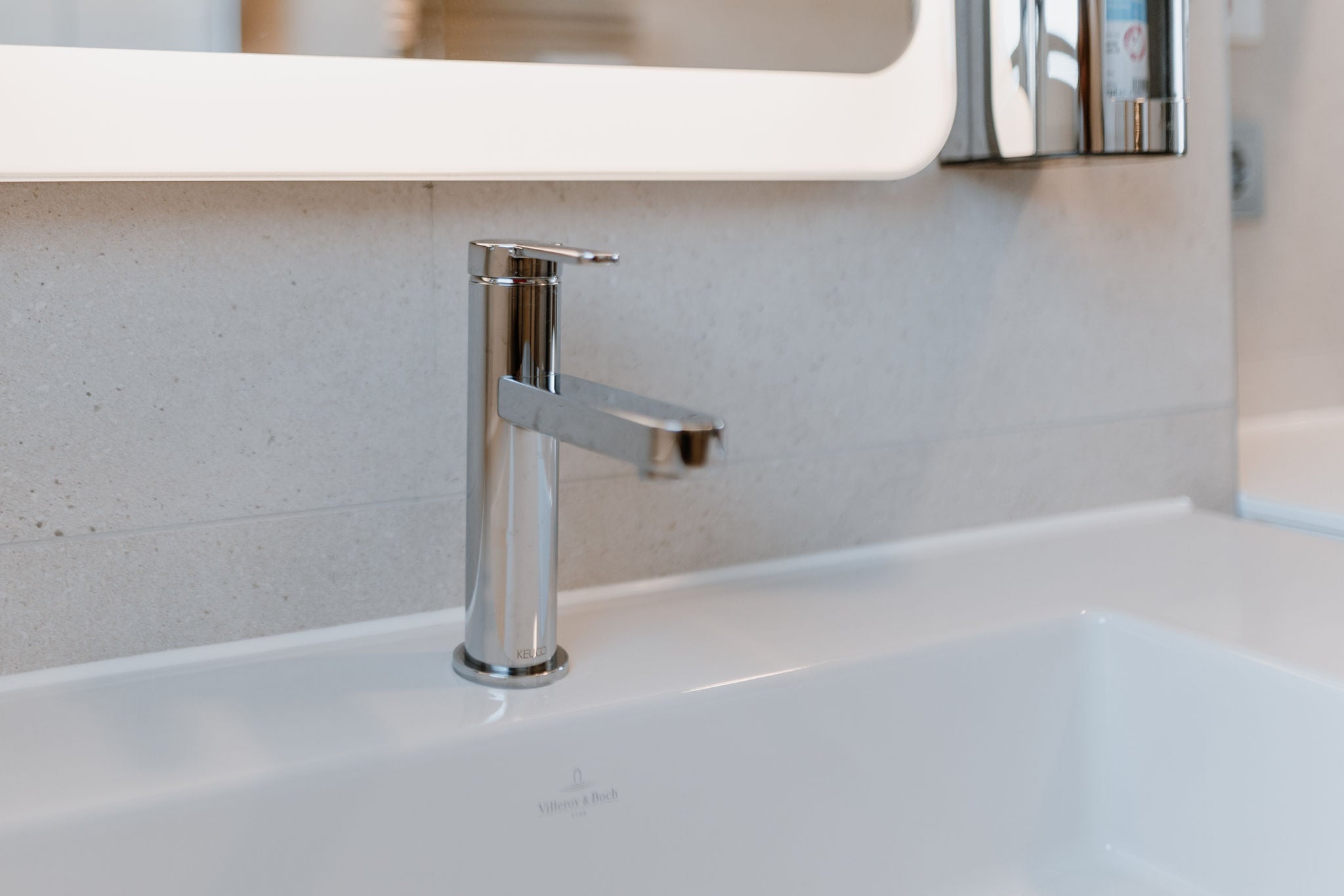 Einhebel-Waschtischmischer IXMO Flat im Komfortzimmer des Ev. Krankenhaus Göttingen-Weende