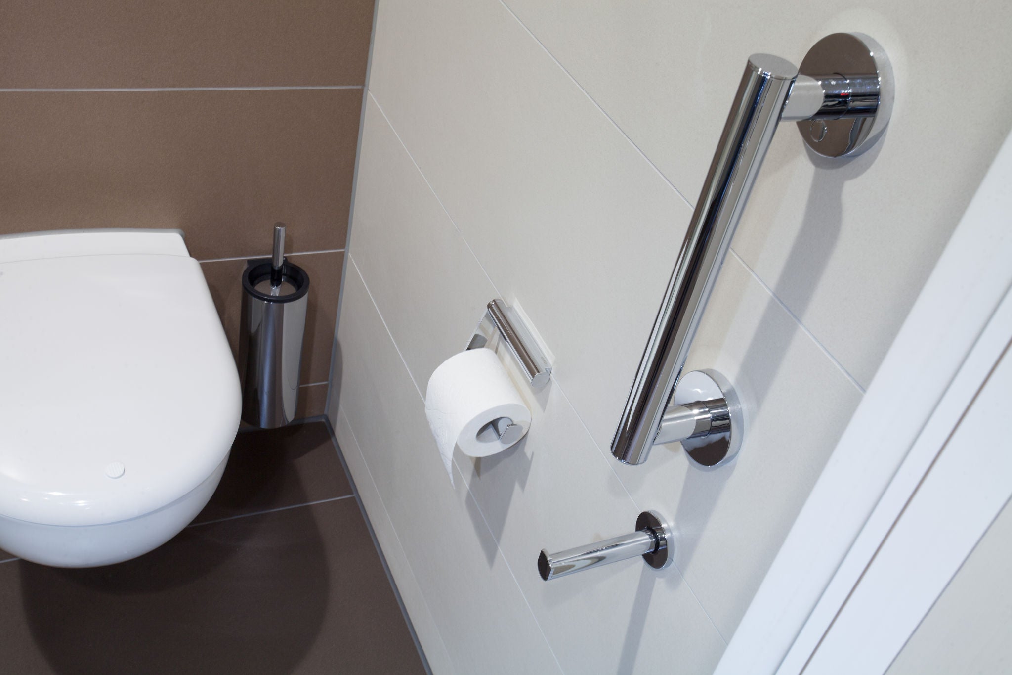 WC Bereich mit Accessoires der Collection Plan im Bad der Lungenklinik Hemer