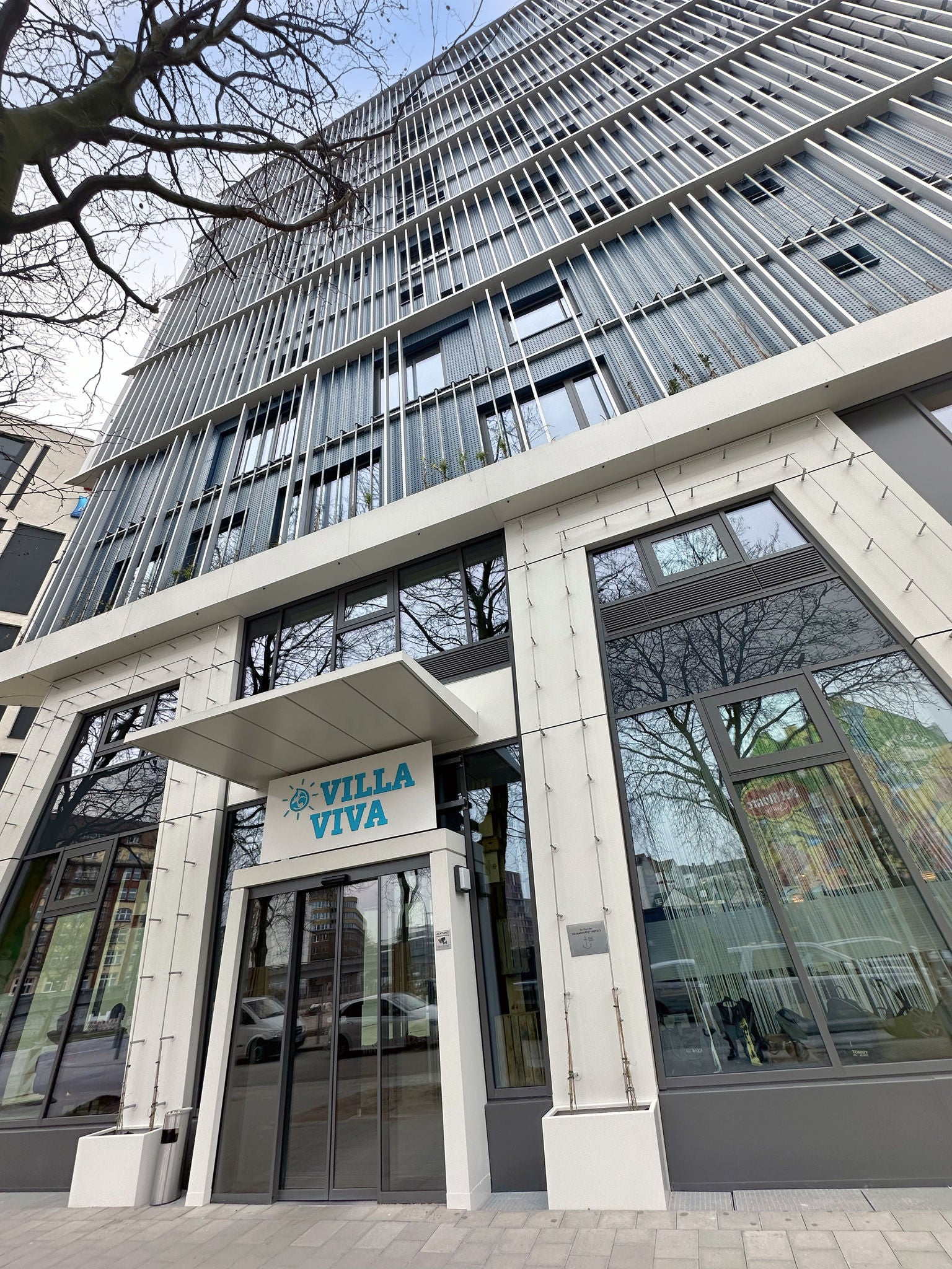 Exterior view with entrance area of Villa Viva Hamburg