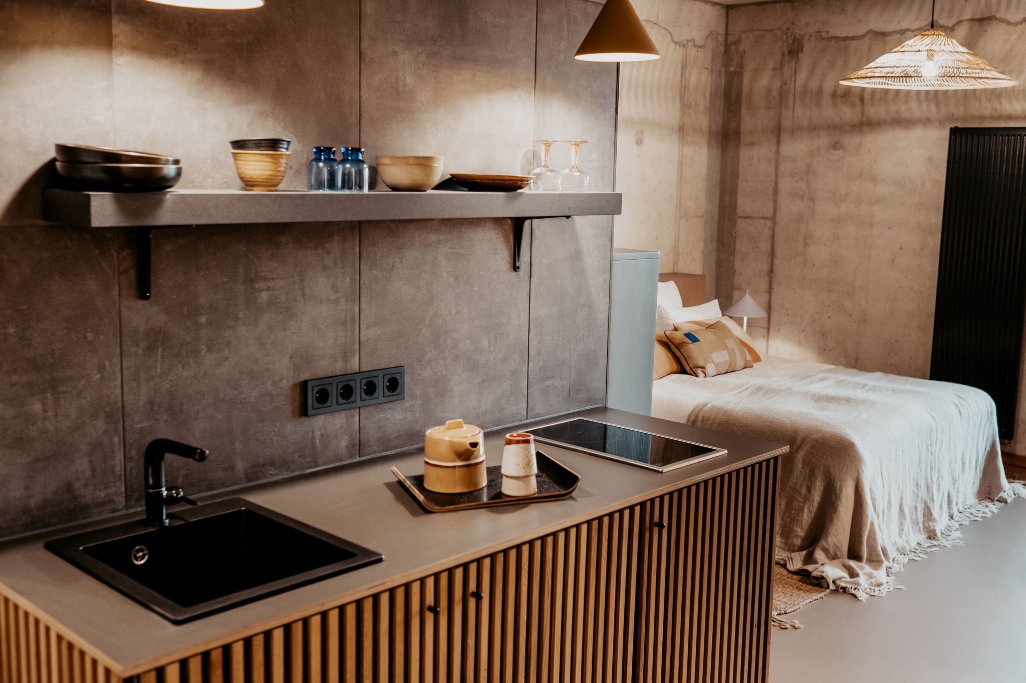 Kitchenette in the Zoomers Hotel with EDITION 400 black chrome fittings