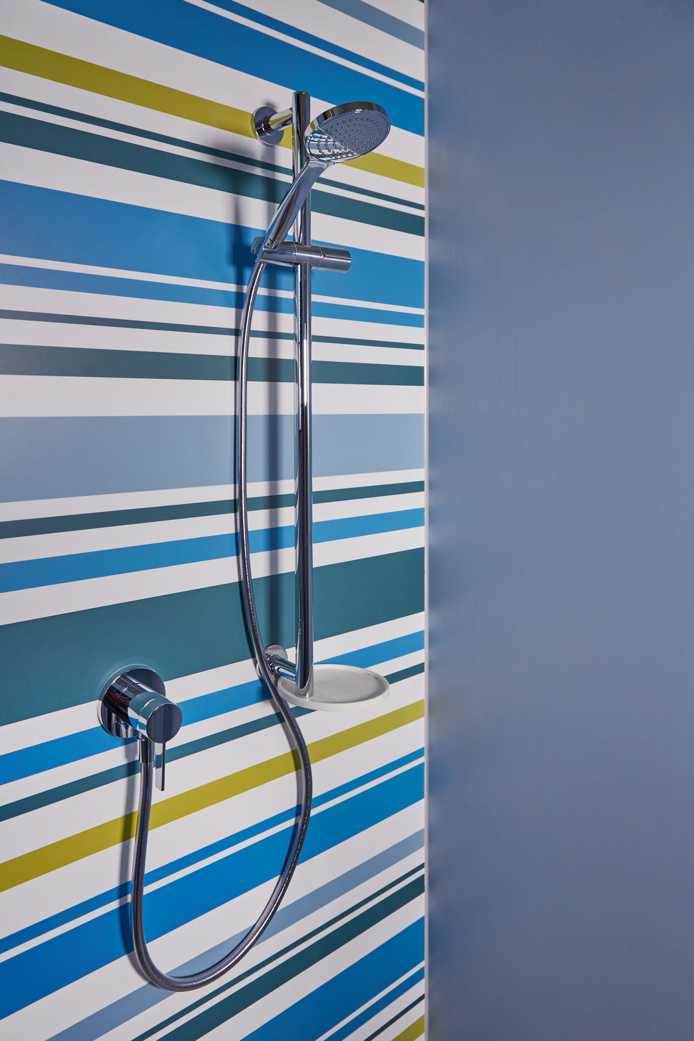 Shower rod with shower and single lever mixer from IXMO in shower