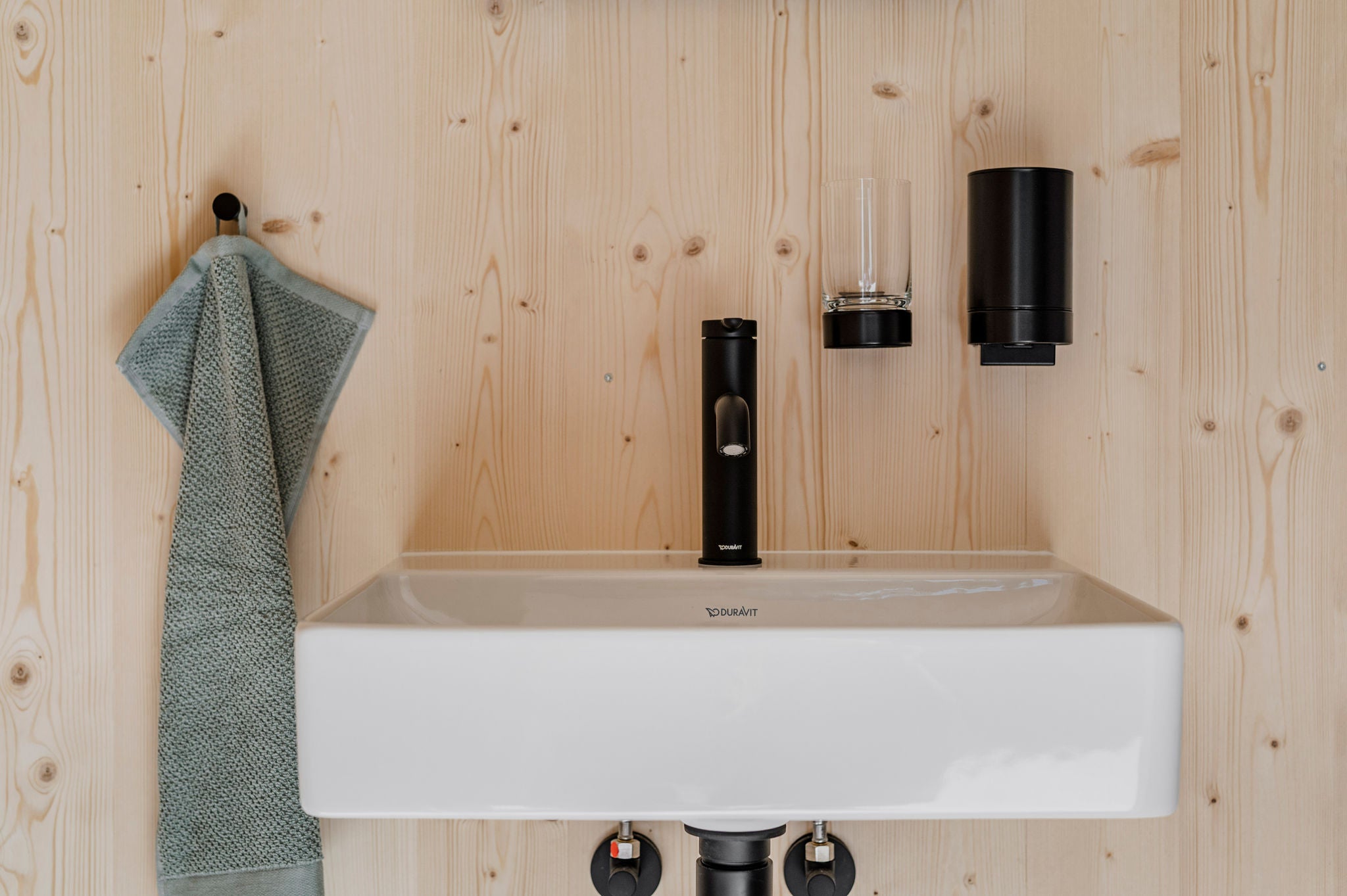 KEUCO BLACK SELECTION am Waschtisch im MIMA Minimalhaus