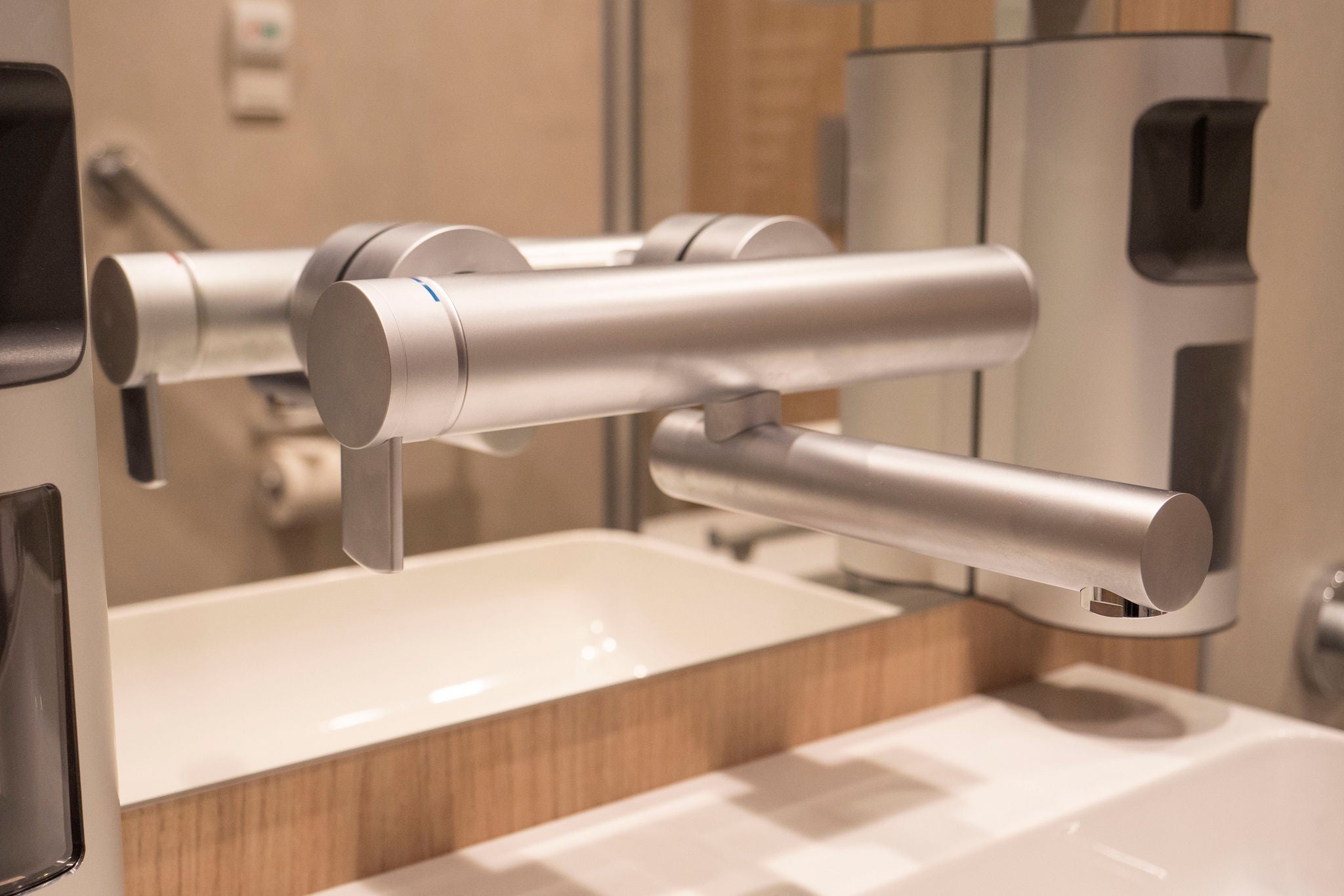 Agaplesion Hospital washbasin with PLAN CARE accessories and PLAN fittings