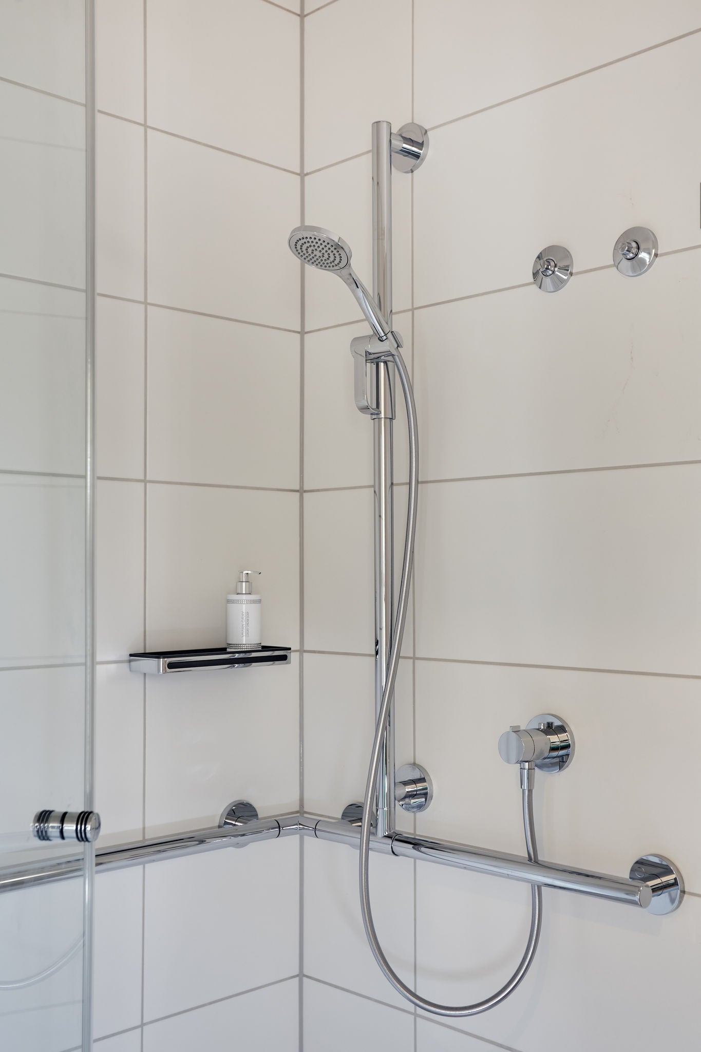 PLAN and PLAN CARE in the shower of the Düsseldorf retirement homes